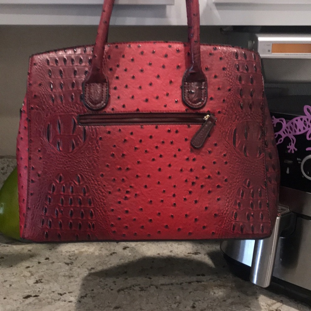 Red Structured Tote Handbag with Gold Hardware - Picture 4 of 10